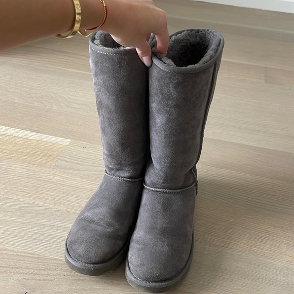 Grey tall uggs in great condition - Picture 1 of 6